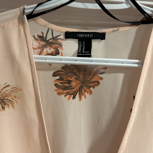 Forever 21 Women’s Romper 100% Polyester - size Medium - Picture 2 of 6